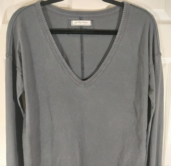 We The Free V Neck Long Sleeve Gray Top Size M - Picture 2 of 6